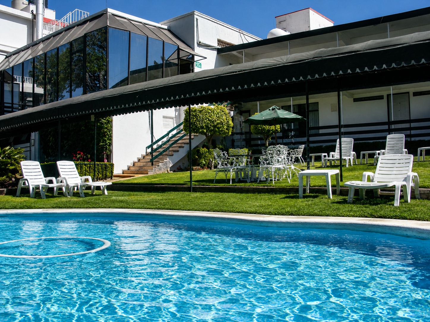 Jardines y chapoteadero del hotel Villa Vergel